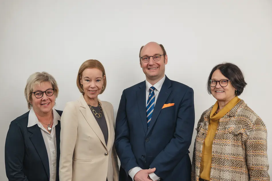 Von links nach rechts: Claudia Hornig (Kanzlerin), Dorit Schumann (Präsidentin), Henrik te Heesen (Vizepräsident), Beate Massa (Vizepräsidentin)