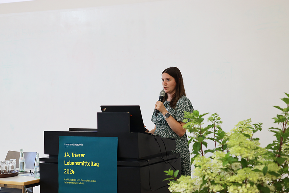 Sabrina Greuel von Gerolsteiner referiert am Trierer Lebensmitteltag an der Hochschule Trier